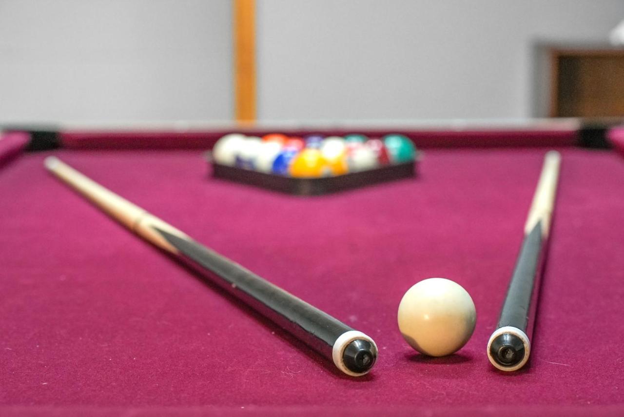 Long Lake Retreat- Hot Tub, Pool Table, Firepit مدينة ترافيرز المظهر الخارجي الصورة