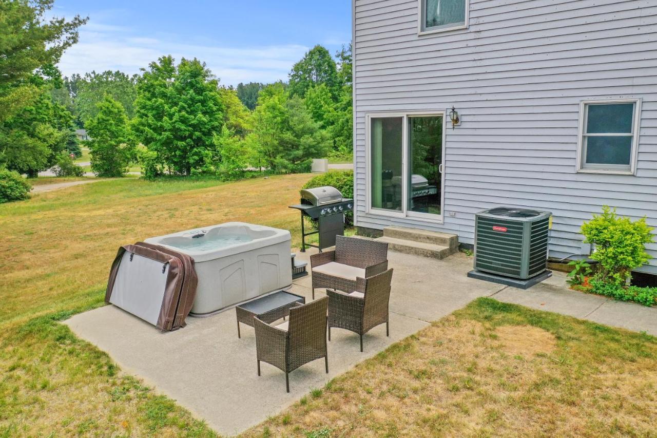 Long Lake Retreat- Hot Tub, Pool Table, Firepit مدينة ترافيرز المظهر الخارجي الصورة