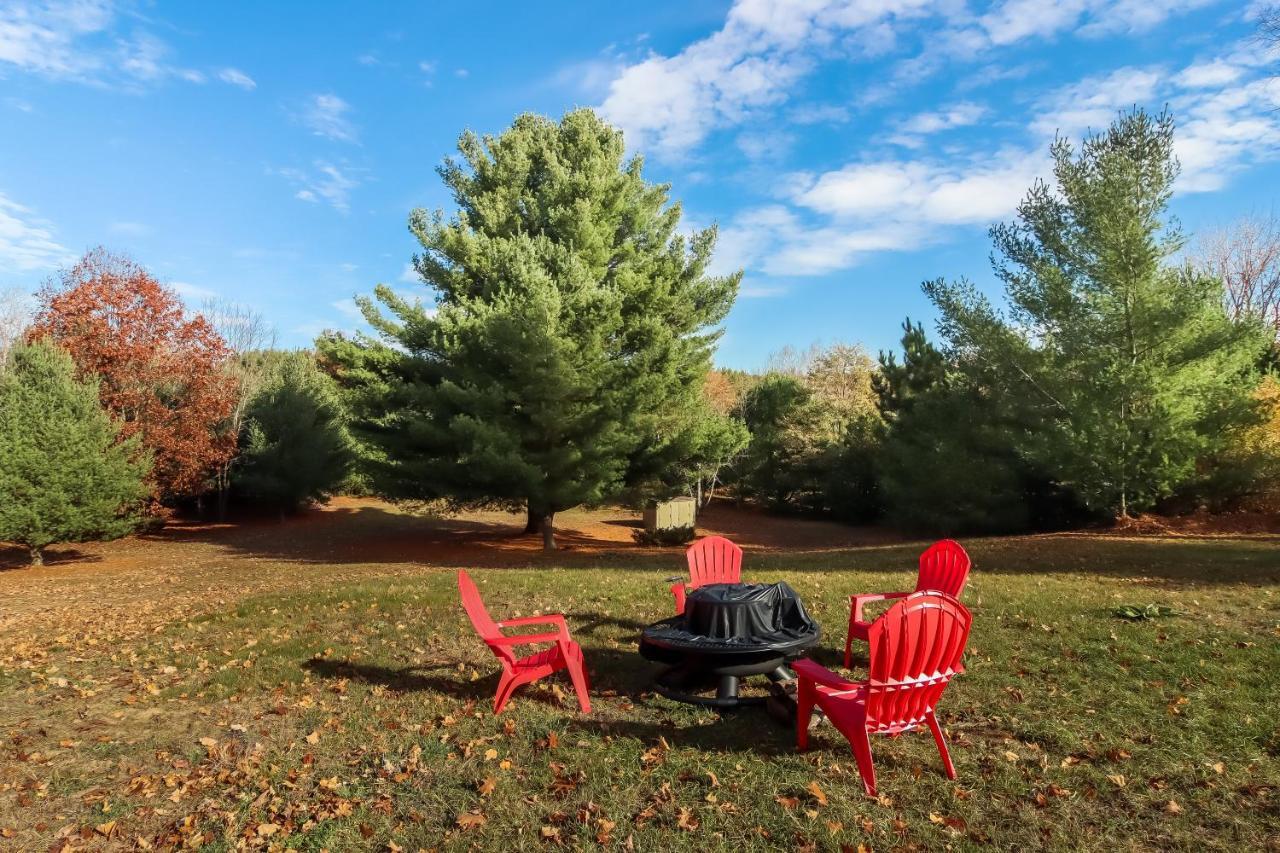 Long Lake Retreat- Hot Tub, Pool Table, Firepit مدينة ترافيرز المظهر الخارجي الصورة